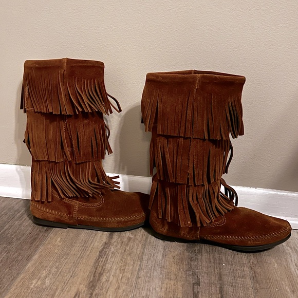 Minnetonka 3 Layer Fringe Boot NWOT - Picture 3 of 5